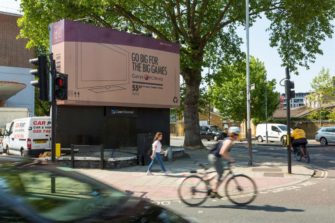 Currys PC World превратил билборды в картонные коробки из под ТВ
