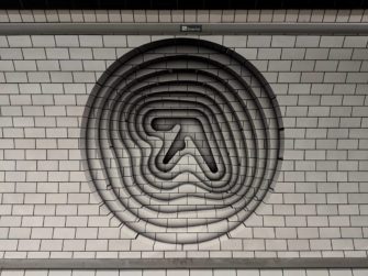 В Лондонской подземке появились загадочные постеры Aphex Twin