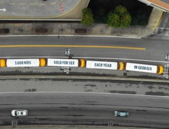 В Атланте создали билборд из 72 движущихся автобусов